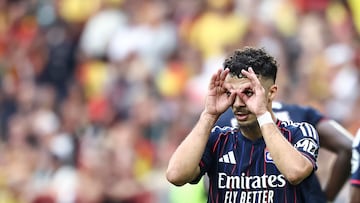Georges Lyon's Georgian forward #69 Georges Mikautadze reacts to Lens' supporters after scoring his team's first goal during the French L1 football match between RC Lens and Olympique Lyonnais (OL) at Stade Bollaert-Delelis in Lens, northern France on August 16, 2025. (Photo by Sameer Al-DOUMY / AFP)