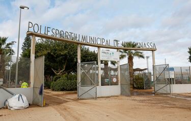 Así está la entrada al recinto. 