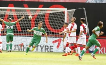 Albacar jugador del Elche, celebra su gol conseguido ante el Rayo Vallecano