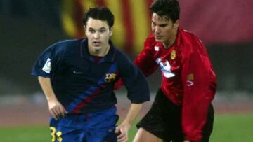 Andrés Iniesta debuta en LaLiga con el Barcelona en partido jugado en Son Moix contra el Mallorca el 21 de diciembre de 2002.