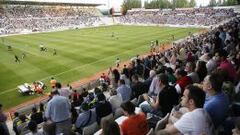 APOYO. Los aficionados del Albacete, en las gradas del Carlos Belmonte.