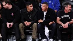 NEW YORK, NEW YORK - JANUARY 02: Achraf Hakimi and Kylian Mbappe watch the fourth quarter of the game between the San Antonio Spurs and the Brooklyn Nets at Barclays Center on January 02, 2023 in New York City. NOTE TO USER: User expressly acknowledges and agrees that, by downloading and or using this photograph, User is consenting to the terms and conditions of the Getty Images License Agreement.   Dustin Satloff/Getty Images/AFP (Photo by Dustin Satloff / GETTY IMAGES NORTH AMERICA / Getty Images via AFP)