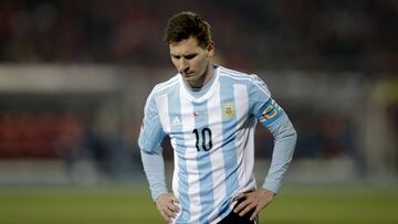 CA344. SANTIAGO DE CHILE (CHILE), 04/07/2015.- El delantero argentino Lionel Messi durante el partido Chile-Argentina, de final de la Copa Am&eacute;rica de Chile 2015, en el Estadio Nacional Julio Mart&iacute;nez Pr&aacute;danos de Santiago de Chile, Chile, hoy 4 de julio de 2015. EFE/Fernando Bizerra Jr.