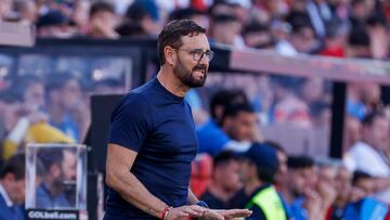 MADRID, 13/04/2024.-El entrenador del Getafe José Bordalás, durante el partido de la jornada 31 de LaLiga EA Sports entre el Rayo Vallecano y el Getafe, este sábado en el estadio de Vallecas en Madrid.-EFE/ Javier Lizón
