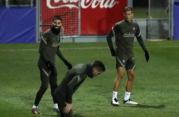 El Atlético de Madrid entrena con la mente puesta en el derbi contra el Real Madrid