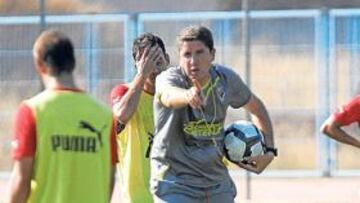 <b>PRUEBAS. </b>El técnico tendrá que echar mano de toda su plantilla.