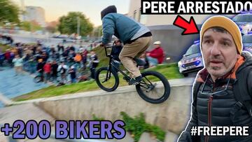 Portada del vídeo de Oriol Inglada en YouTube con Pere Tafalla, un rider grindando con su BMX y unos coches de policía. En Barcelona, el 17 de diciembre del 2022.
