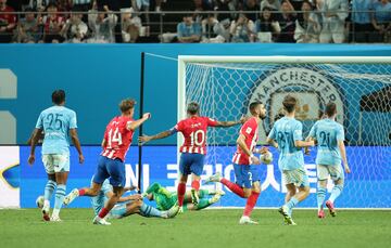 El futbolista belga anotó el segundo tanto rojiblanco tras una gran conducción y un tiro fuerte al primer palo al que no pudo llegar Stefan Ortega, cancerbero del Manchester City durante la segunda mitad.