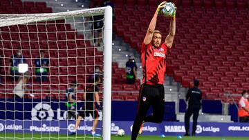 Oblak calentando con el Atl&eacute;tico