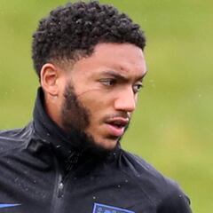 El resultado del rifirrafe entre Sterling y Gómez, visible en el rostro del jugador del Liverpool