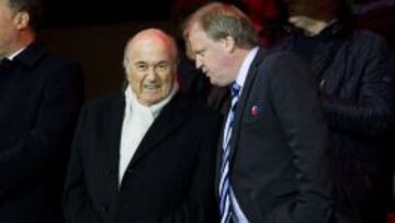 Blatter, junto a Yngve Hallen.