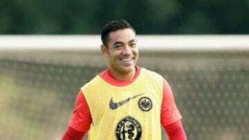 El mediocampista mexicano ya jugó su primer partido con el Eintracht Frankfurt.