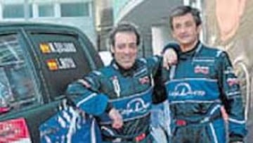 <b>MUY CONJUNTADOS. </b>Quijano y Moya junto al Toyota Pick Up.