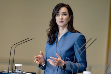 Forma de gobierno: República semipresidencialista unitaria | Ruginienė es una sindicalista y política del Partido Socialdemócrata Lituano de ideología de centroizquierda. En el cargo desde septiembre de 2025. 