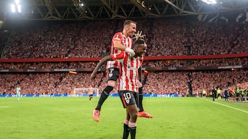 BILBAO, 24/10/2024.- El delantero Nico Williams del Athletic Club de Bilbao celebra junto a su compañero Berenguer su gol ante el Slavia de Praga durante el partido de Liga Europa disputado este jueves en San Mamés. EFE/ Javier Zorrilla
