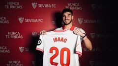 Isaac Romero, con su nuevo dorsal del Sevilla.