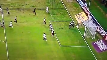 El segundo gol de Liga de Quito llegó en una excelente acción colectiva que acabó con un remate a placer en el área. Pesadilla en Ecuador del millonario.