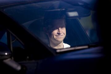 Frenkie de Jong llegando a la Ciudad Deportiva del Fútbol Club Barcelona. 

