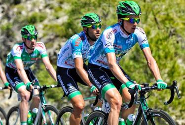 Mareczko sorprende a Greipel y Pello Bilbao continúa líder