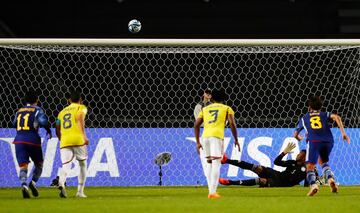 Japón tuvo pocos acercamientos durante todo el partido por lo que el arquero casi no tuvo exigencia y respondió cuando fue exigido, sin embargo, pudo hacer un poco más en la primera anotación en el Diego Armando Maradona.