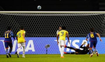 Japón tuvo pocos acercamientos durante todo el partido por lo que el arquero casi no tuvo exigencia y respondió cuando fue exigido, sin embargo, pudo hacer un poco más en la primera anotación en el Diego Armando Maradona.  