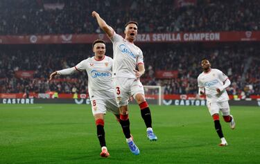 El defensa recibió un balón más allá de la frontal y conectó un disparo que sorprendió a todos y se coló en la portería del Valencia que ya suma tres puntos. 