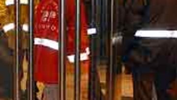 <b>VIOLENTOS.</b> La Policía ha tomado medidas tras los incidentes después del Barcelona-Valencia.