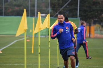 La Selección Colombia entrenó con todos los convocados pero perdió a Santiago Arias por lesión.