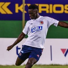 Davinson Sánchez recibiría multa por jugar con Colombia