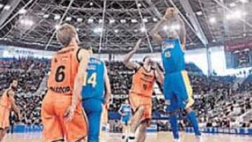 <b>VITAL. </b>Will McDonald es el motor ofensivo colegial. Cuando el pívot no está acertado, el Estu se desangra.