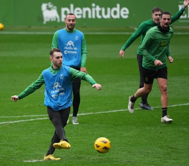 Grenier pisa el verde el día de puertas abiertas