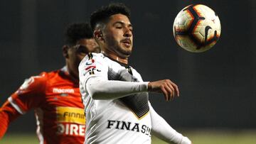 Futbol, Santiago Morning vs Cobreloa Fecha 19, campeonato Nacional de primera B 2019 El jugador de Santiago Morning Jorge Gatica, controla el baln contra, Cobreloa durante el partido de primera division B realizado en el estadio Municipal de La Pintana