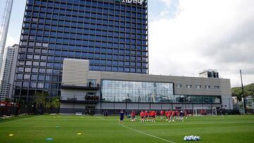 Los jugadores del Atlético se entrenan en Seúl.