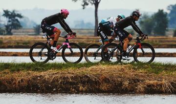 Filippo Ganna, Maciej Bodnar y Salvatore Puccio.