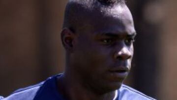 Mario Balotelli durante un entrenamiento en Coverciano.
