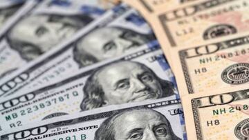 Billetes de cien dólares.