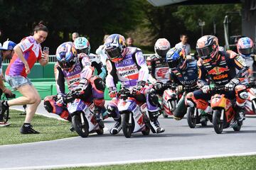 Los pilotos del Prima Pramac de Ducati, Johann Zarco y Jorge Martín, participan en una divertida carrera de
minimotos en Japón antes de que las máquinas de MotoGP rujan sobre el asfalto de Motegi en la decimocuarta
fecha del campeonato. El español es segundo en la general con 13 puntos de desventaja sobre Bagnaia.