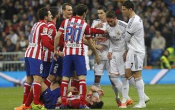 Raúl García en el suelo.