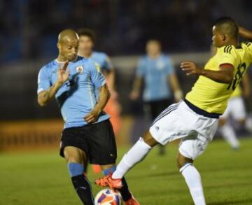 Uruguay golea a Colombia 3-0 en el Centenario