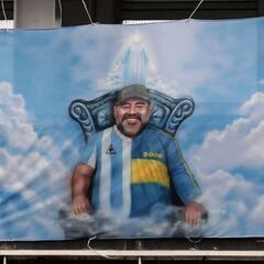 Hija de Maradona se opone a que se subasten las pertenencias de su padre