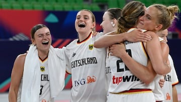 La selección alemana celebra la victoria ante Gran Bretaña en la fase de grupos del Eurobasket.