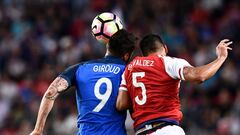 Paraguay&#039;s defender Bruno Valdez vie with France&#039;s forward Olivier Giroud during the friendly football match France vs Paraguay on June 2, 2017 at the Roazhon Park stadium in Rennes. / AFP PHOTO / FRANCK FIFE