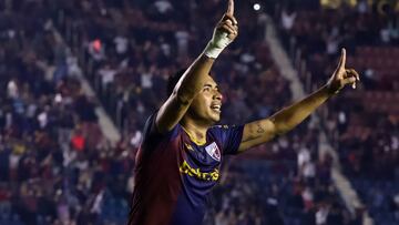 Edson Padilla festeja un con el Atlante.
