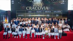 Foto de familia de los deportistas premiados en el COE tras Europeos de Cracovia 2023. IMAGEN: Jesús Álvarez Orihuela.