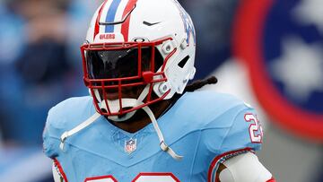 NASHVILLE, TENNESSEE - DECEMBER 17: Derrick Henry #22 of the Tennessee Titans looks on prior to a game against the Houston Texans at Nissan Stadium on December 17, 2023 in Nashville, Tennessee. Wesley Hitt/Getty Images/AFP (Photo by Wesley Hitt / GETTY IMAGES NORTH AMERICA / Getty Images via AFP)