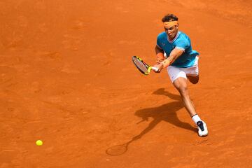 Rafael Nadal se impuso 6-3 y 6-3 sobre David Ferrer en los octavos de final del Conde de Godó de Barcelona.