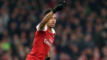 LONDON, ENGLAND - MARCH 14: Pierre-Emerick Aubameyang of Arsenal celebrates after scoring his team&#039;s first goal during the UEFA Europa League Round of 16 Second Leg match between Arsenal and Stade Rennais at Emirates Stadium on March 14, 2019 in London, England. (Photo by Alex Morton/Getty Images)