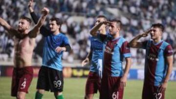 Los jugadores del Trabzonspor celebran la victoria ante el Apollon Limassol.