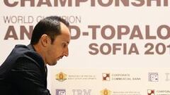 Topalov mueve con blancas para destronar al indio Anand