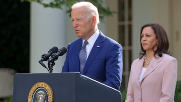 Joe Biden, with ‪Vice President Kamala Harris‬, delivers remarks before signing into law  an act to award four Congressional Gold Medals to the United States Capitol Police, Washington Metro Police and those who protected the U.S. Capitol on January 6, at